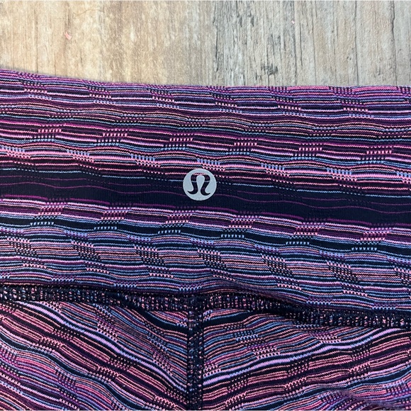 Lululemon Wunder Under Luxtreme 22” Leggings Cyber Stripe, size 4 - Picture 4 of 6